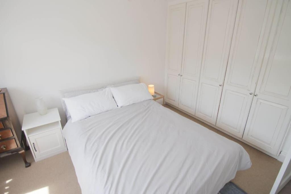 Secluded Central 2 Bed Flat 스트렛포드-어폰-에이본 외부 사진